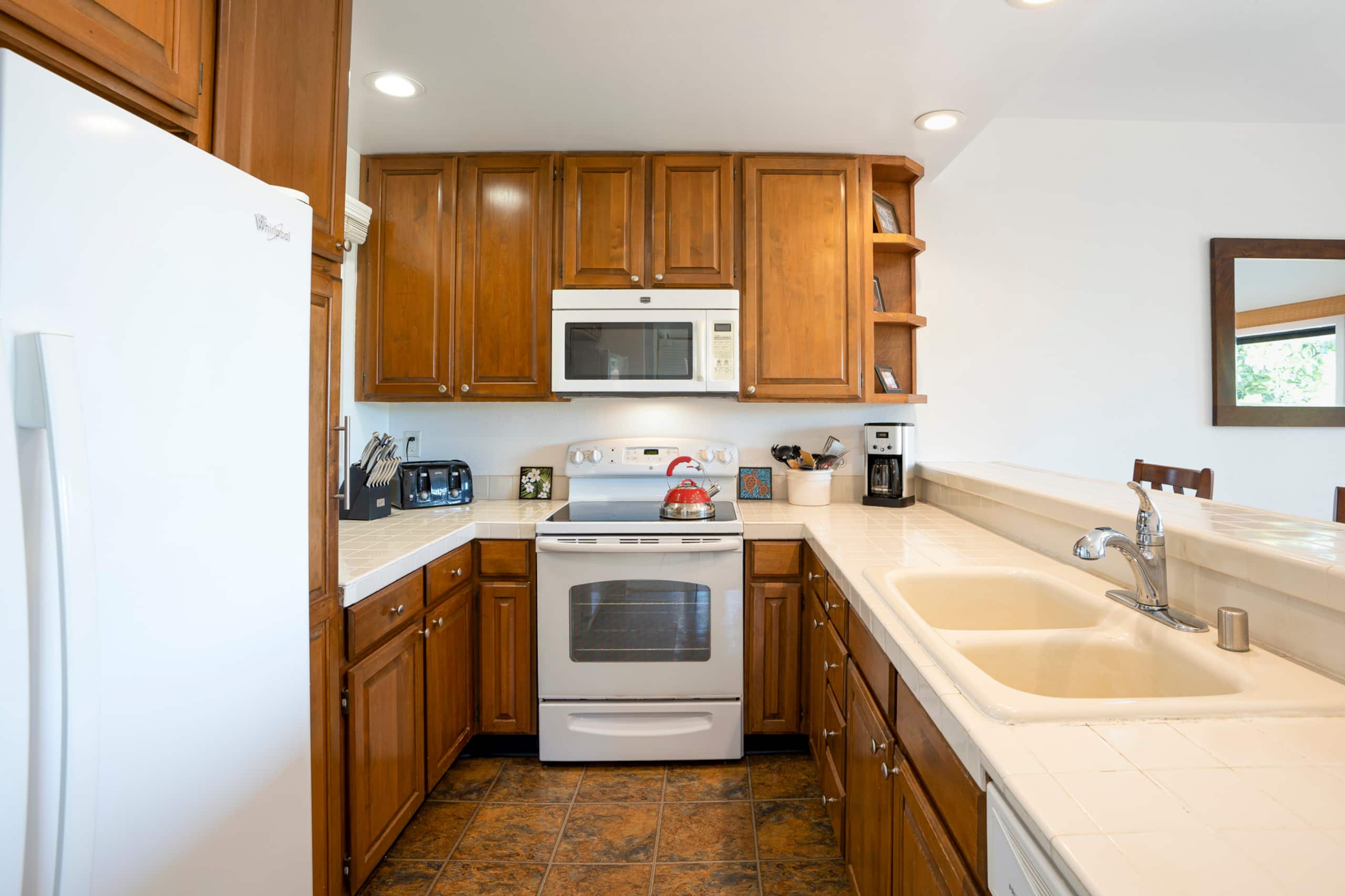 Townhouse in Koloa · ★4.83 · 2 bedrooms · 4 beds · 2 shared baths - Image 13