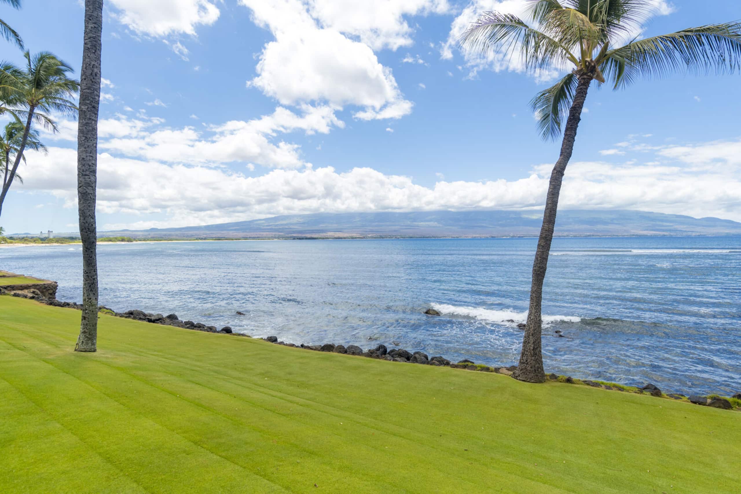 Condo in Wailuku · ★4.8 · 2 bedrooms · 2 beds · 2 private baths - Image 22
