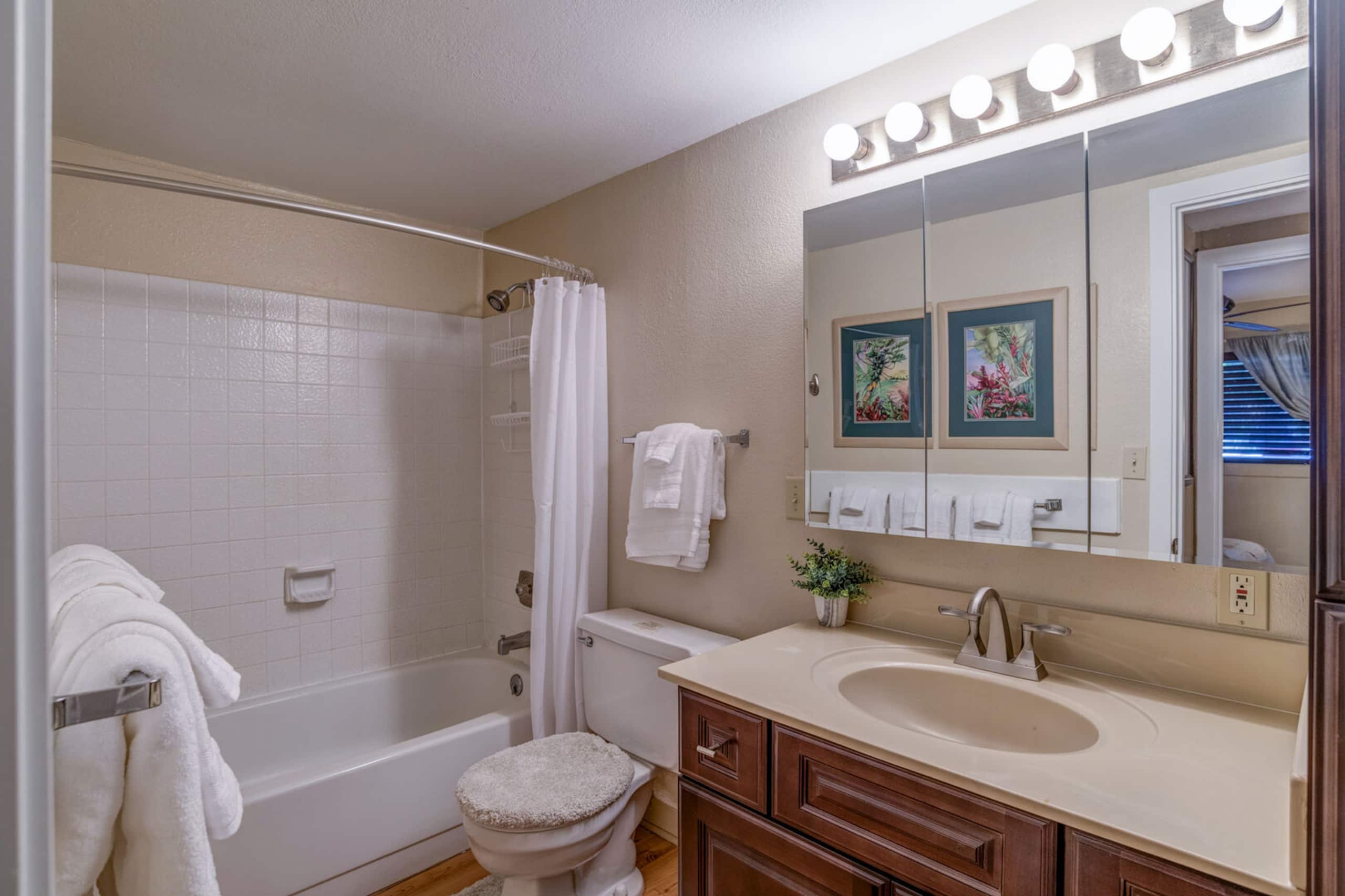 Condo in Wailuku · ★4.8 · 2 bedrooms · 2 beds · 2 private baths - Image 20
