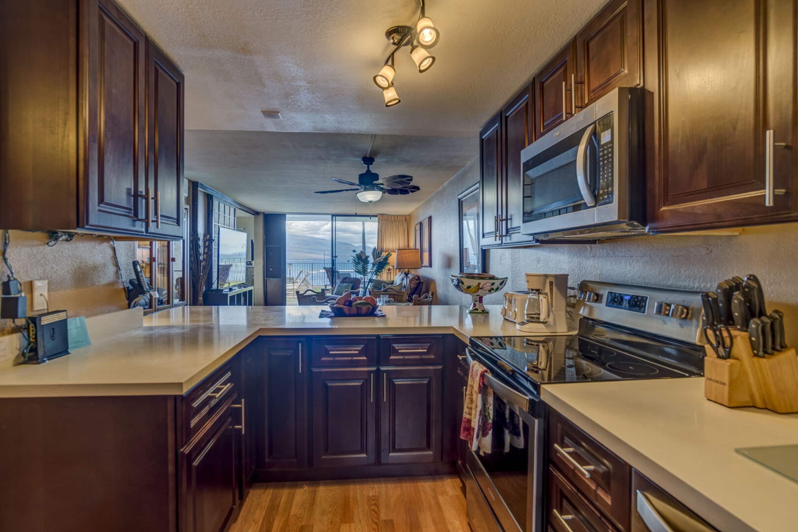 Condo in Wailuku · ★4.8 · 2 bedrooms · 2 beds · 2 private baths - Image 7