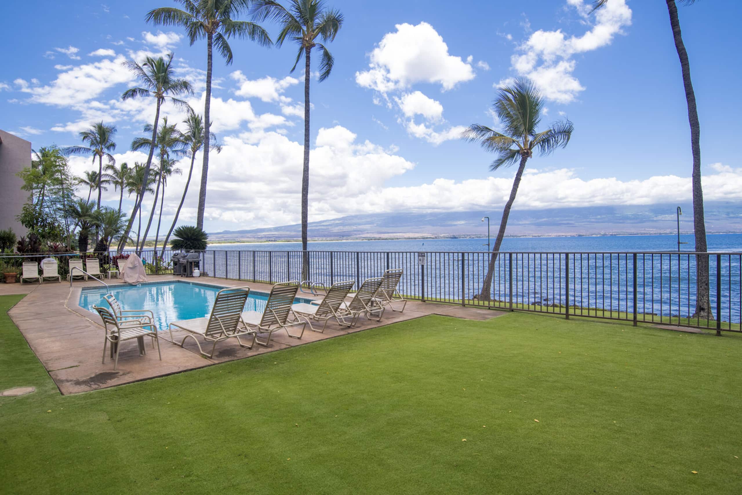 Condo in Wailuku · ★4.8 · 2 bedrooms · 2 beds · 2 private baths - Image 26