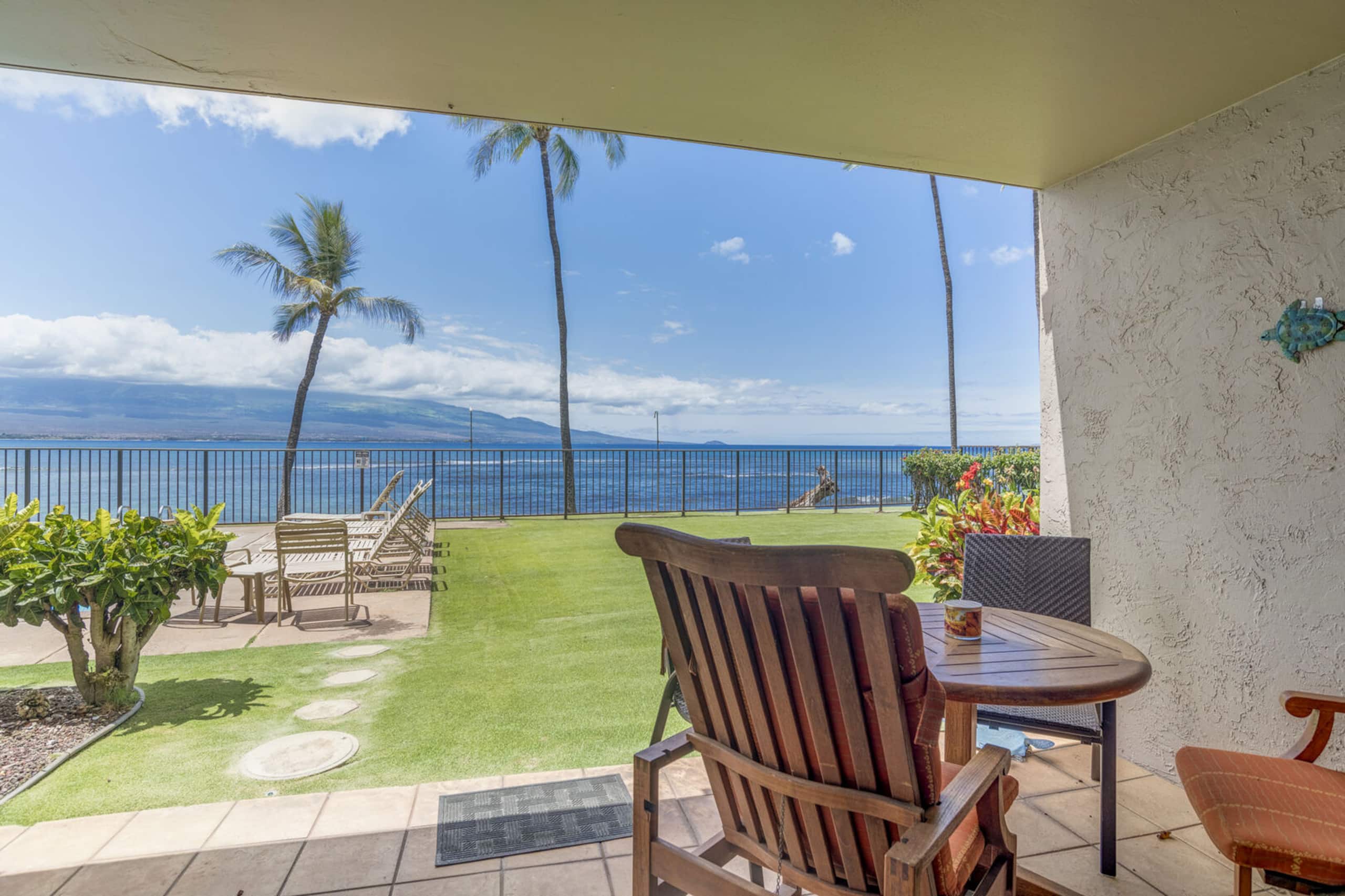 Condo in Wailuku · ★4.8 · 2 bedrooms · 2 beds · 2 private baths - Image 2