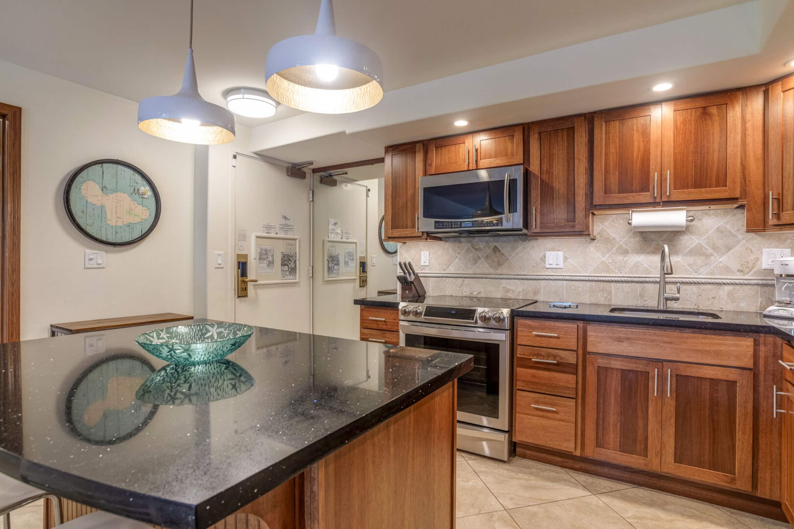 Condo in Lahaina · ★4.9 · 1 bedroom · 2 beds · 1.5 private baths - Image 11