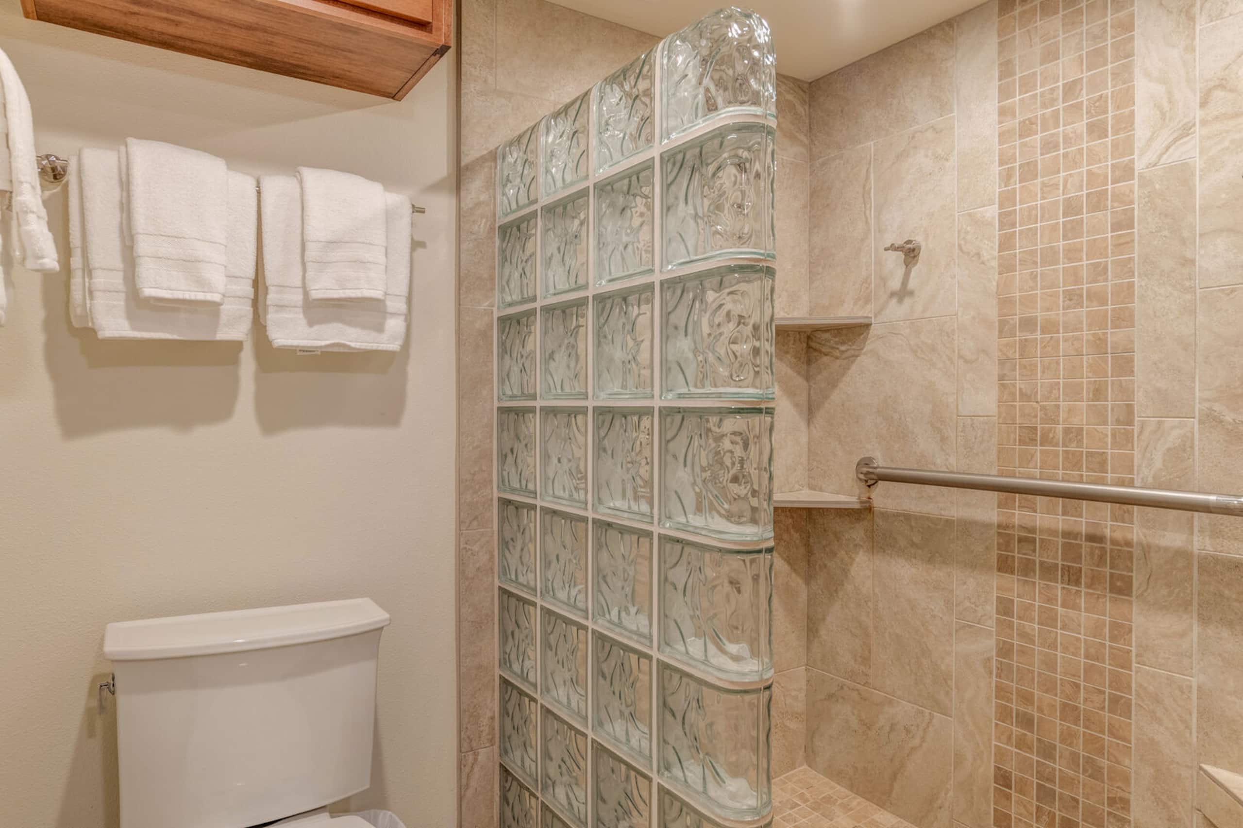 Condo in Lahaina · ★4.9 · 1 bedroom · 2 beds · 1.5 private baths - Image 21