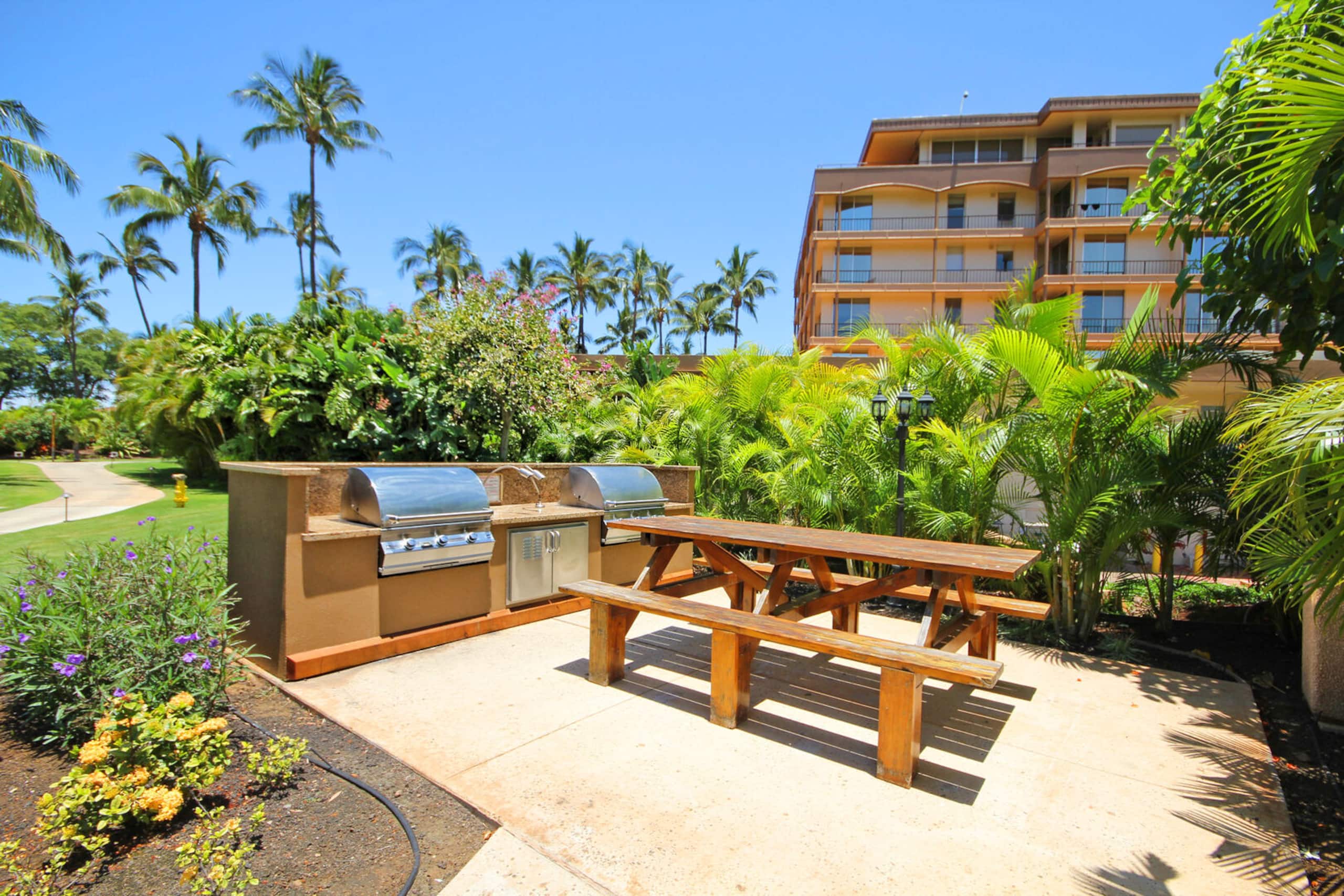 Condo in Lahaina · ★4.9 · 1 bedroom · 2 beds · 1.5 private baths - Image 33