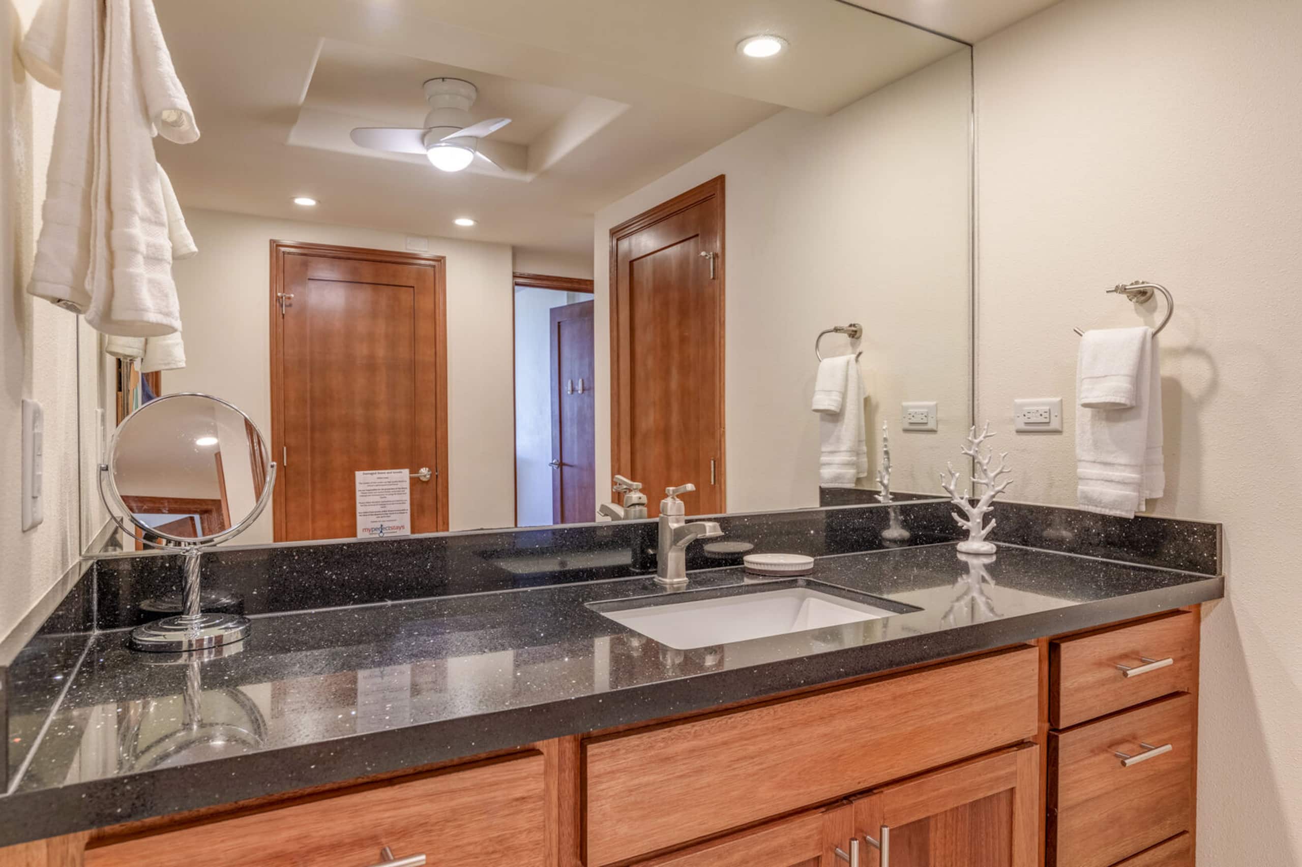 Condo in Lahaina · ★4.9 · 1 bedroom · 2 beds · 1.5 private baths - Image 19