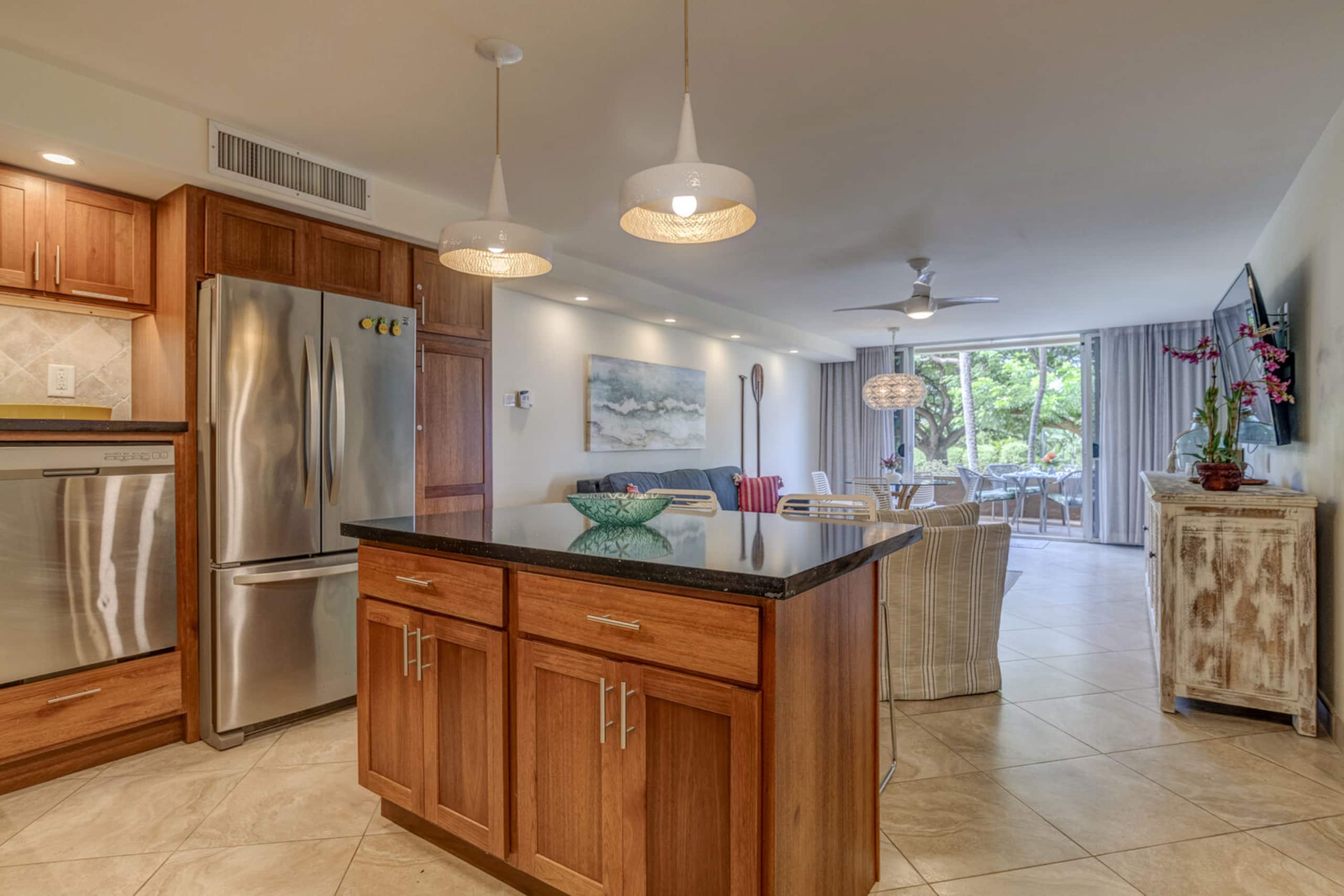 Condo in Lahaina · ★4.9 · 1 bedroom · 2 beds · 1.5 private baths - Image 13