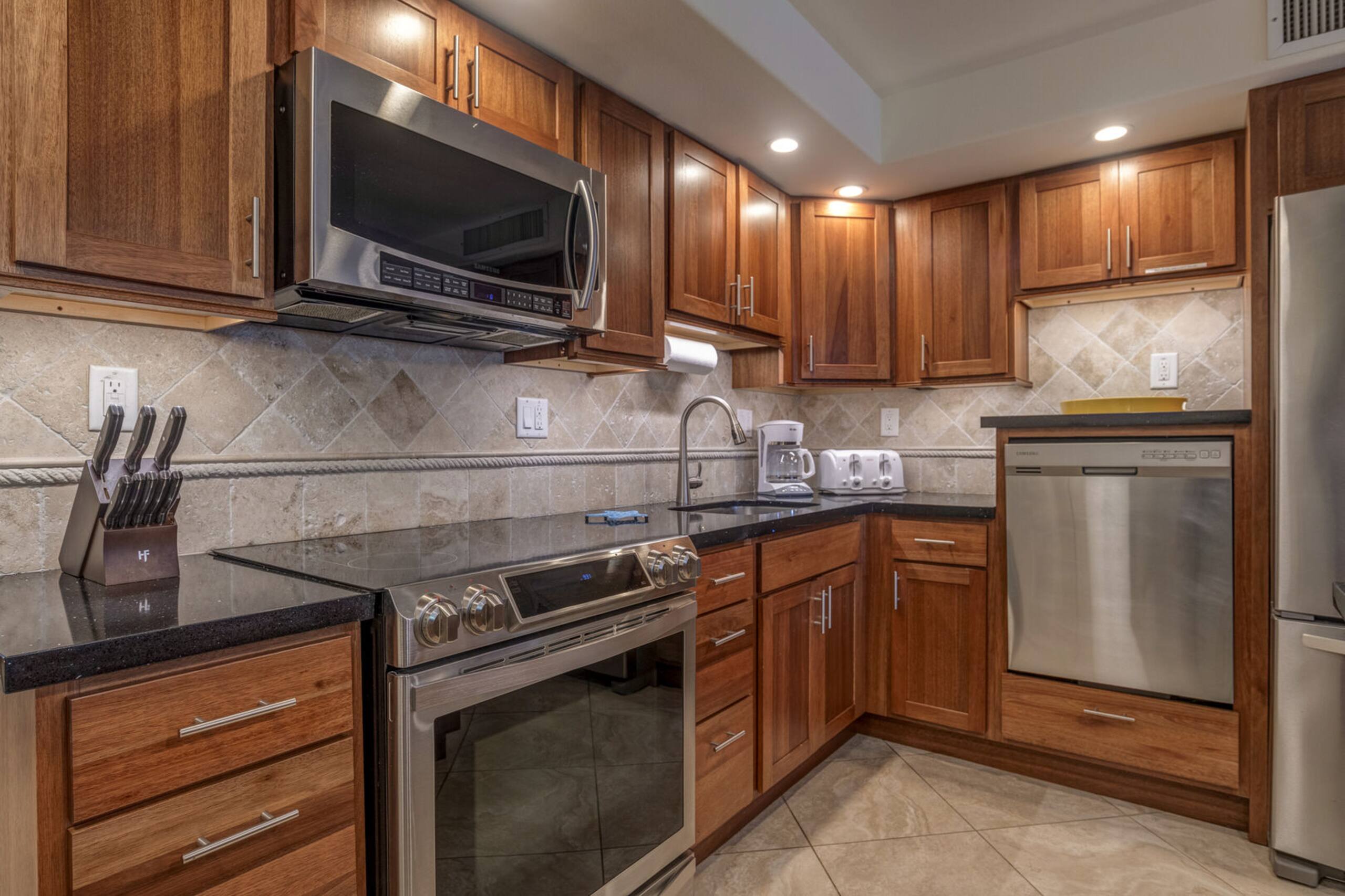 Condo in Lahaina · ★4.9 · 1 bedroom · 2 beds · 1.5 private baths - Image 12
