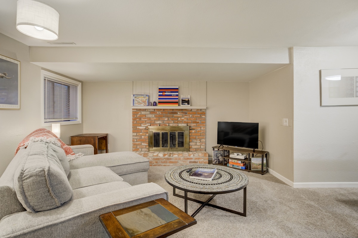 ชั้นใต้ดินได้รับการออกแบบมาเพื่อการพักผ่อนและการเล่น