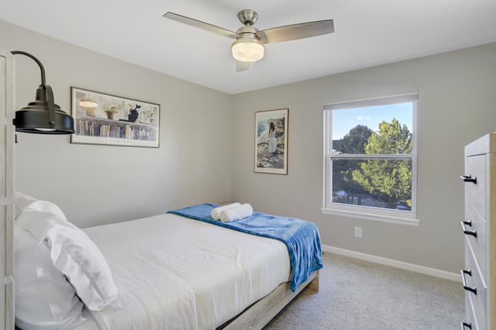 Na ovoj se etaži nalazi i 2. spavaća soba s bračnim krevetom (širine 150 – 179 cm)