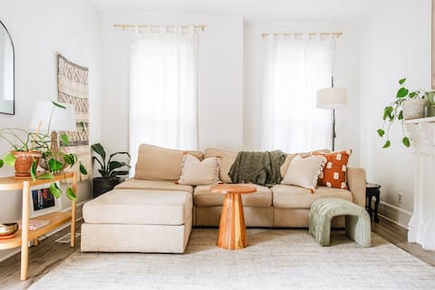 Top performing Airbnb: Well-Styled · King Bed · Fast Wi-Fi · Top Location in Dayton