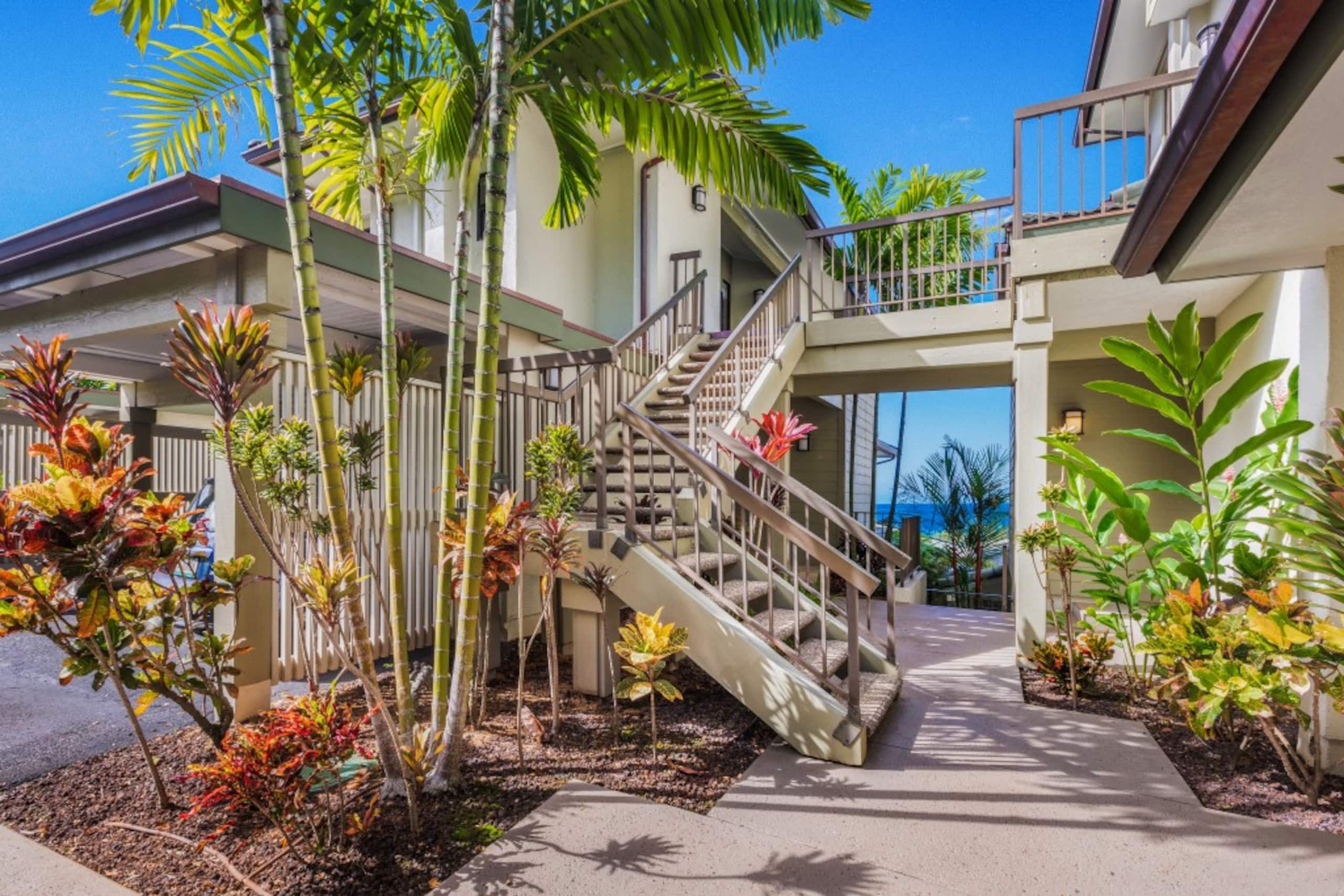 Condo in Lahaina · ★5.0 · 1 bedroom · 1 bed · 2 baths - Image 2