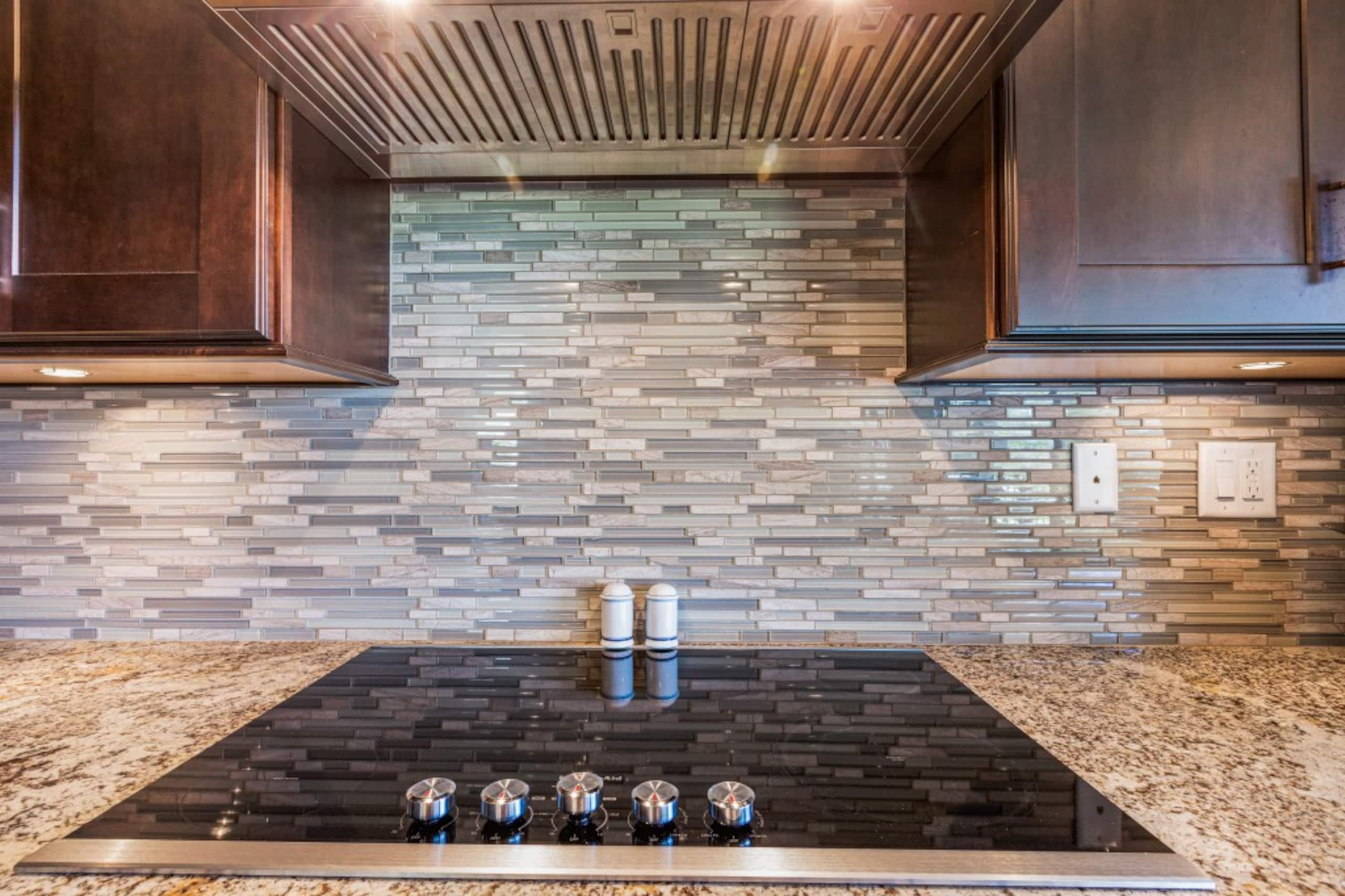 Condo in Lahaina · ★5.0 · 1 bedroom · 1 bed · 2 baths - Image 11