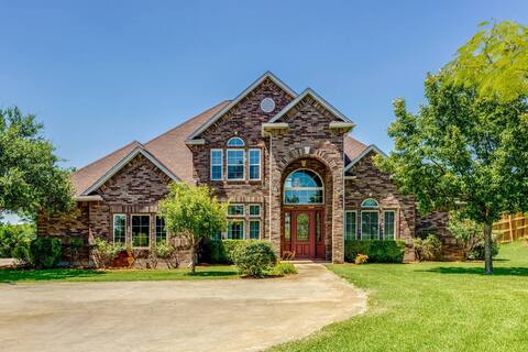 Tiara Mansion 8 bedroom, 5 Bath, Pool, on 5 acres