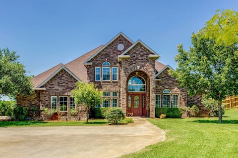 Tiara Mansion 8 bedroom, 5 Bath, Pool, on 5 acres