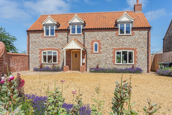 Flint House (W), Wighton, Norfolk - Holkham