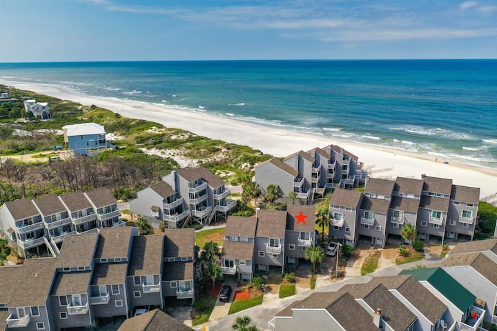Seaclusion Offers Gulf Views & Steps To Beach! 2 Community Pools! - Florida