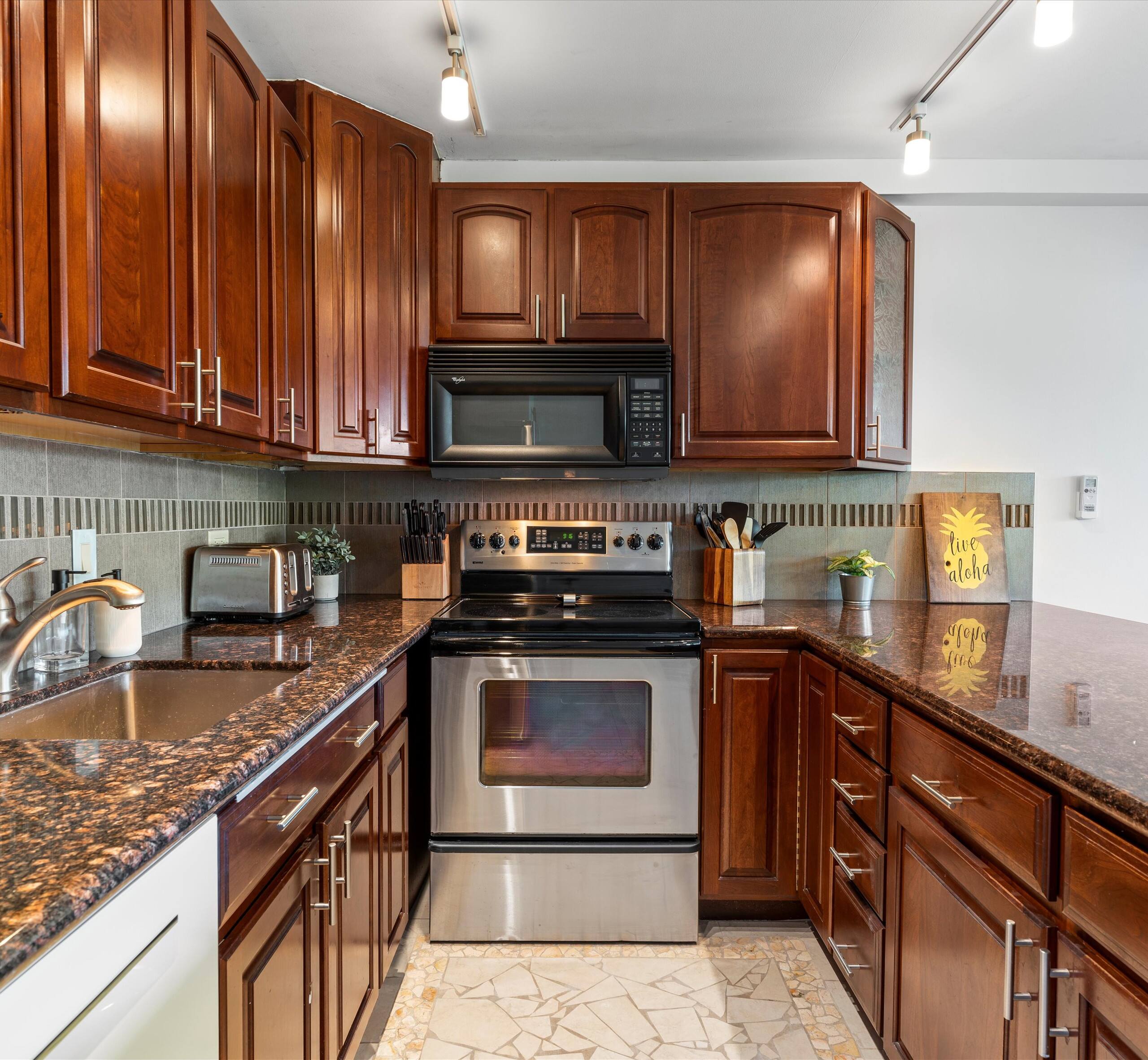 Condo in Kihei · ★4.73 · 2 bedrooms · 4 beds · 2 baths - Image 5