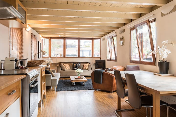 Luxury Houseboat Prince-William