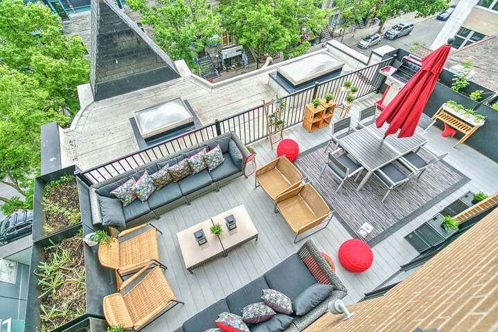 LiV MTL Downtown-503 | Premium 3BR Duplex Rooftop gallery image 3