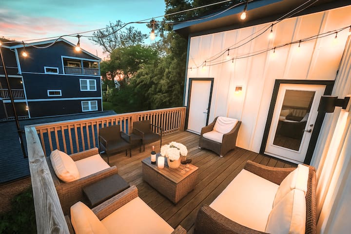 Modern Luxury | Rooftop Views | Steps to Downtown