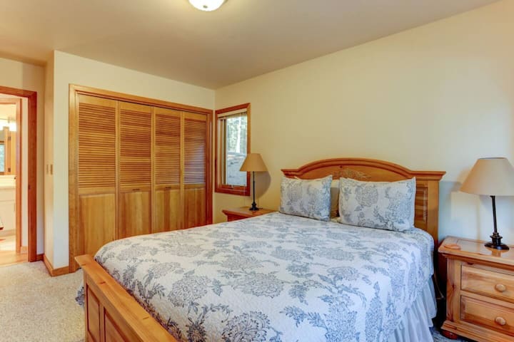 ห้องนอนควีนไซส์ชั้นล่าง