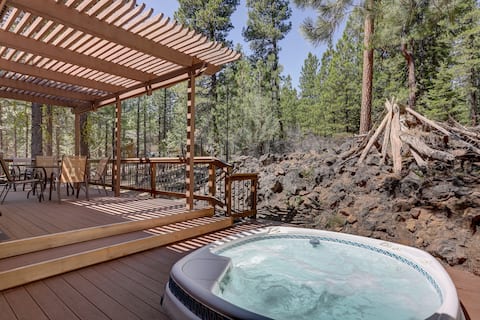 Relaxing Ponderosa w/ Hot Tub (Newly Renovated)
