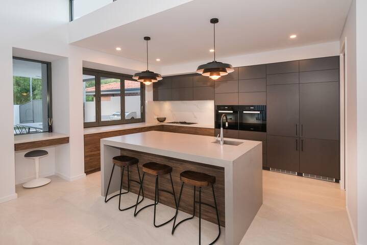 Marine Life—Coastal Retreat Near Busselton Jetty gallery image 2