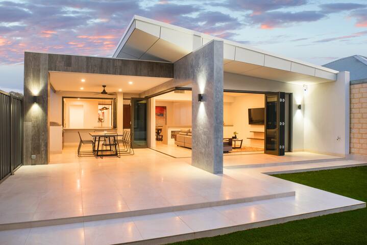 Marine Life—Coastal Retreat Near Busselton Jetty gallery image 5