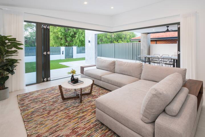 Marine Life—Coastal Retreat Near Busselton Jetty gallery image 3