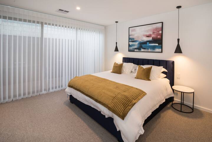 Marine Life—Coastal Retreat Near Busselton Jetty gallery image 4