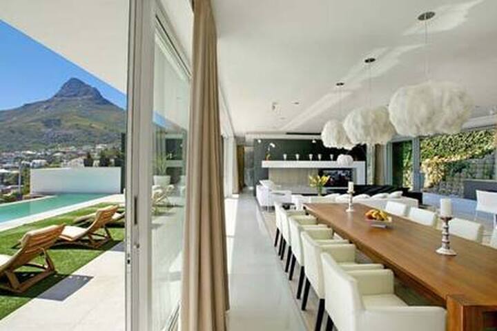 Camps Bay Panoramic-Solar backup,17m Infinity Pool gallery image 3