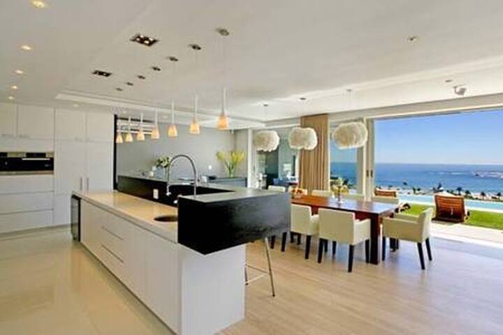 Camps Bay Panoramic-Solar backup,17m Infinity Pool gallery image 4