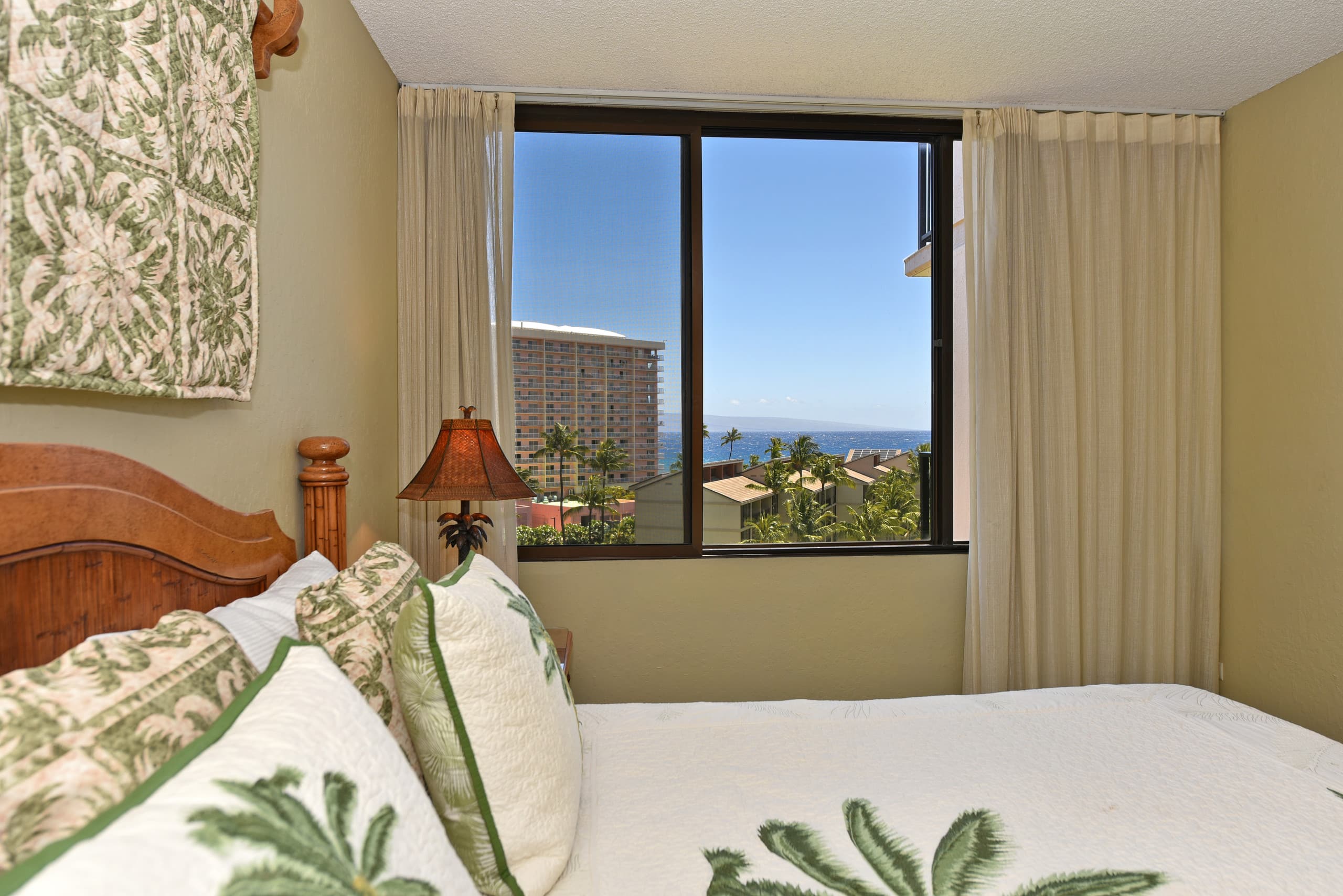 Condo in Lahaina · ★4.57 · 1 bedroom · 2 beds · 1 bath - Image 15