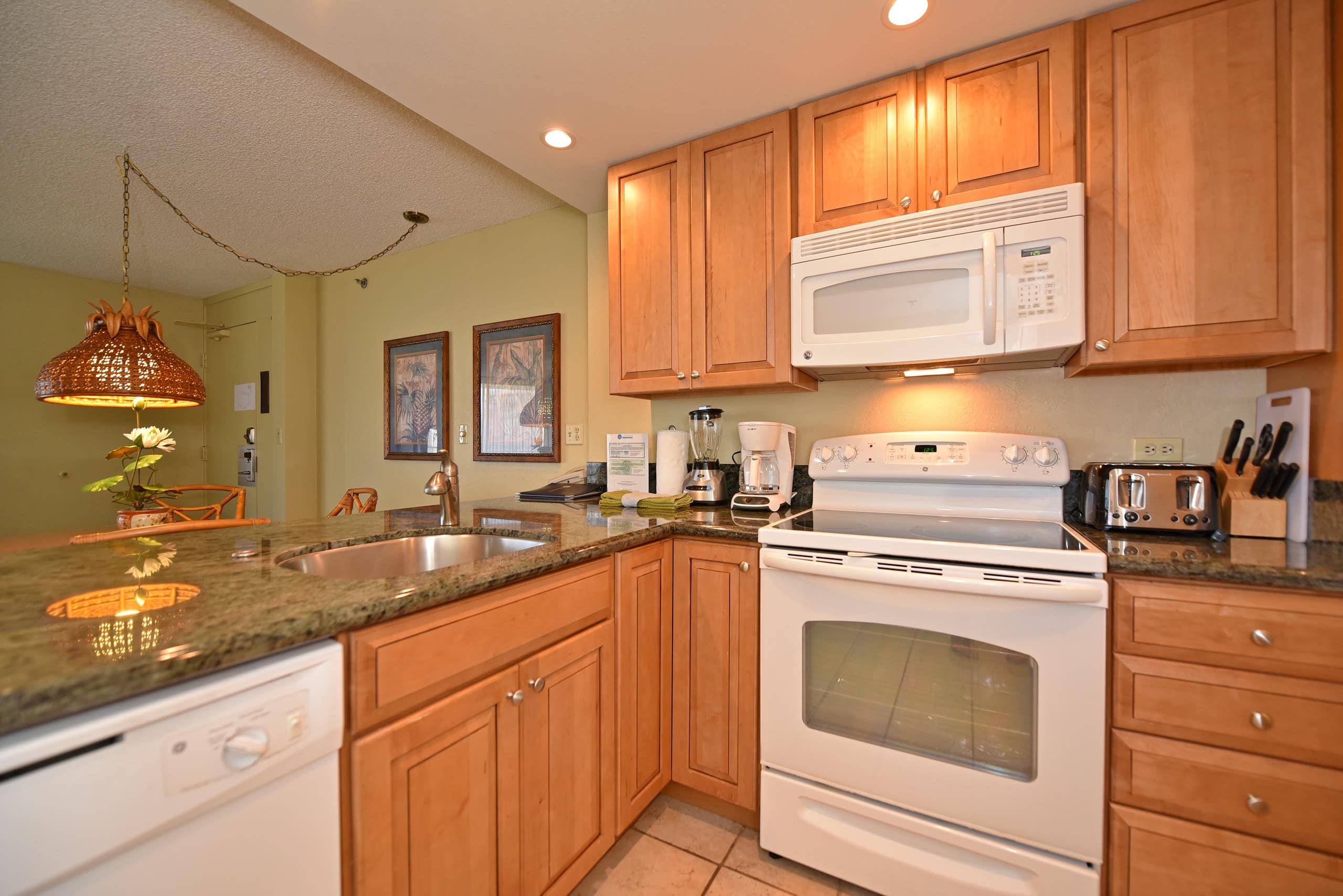 Condo in Lahaina · ★4.57 · 1 bedroom · 2 beds · 1 bath - Image 10