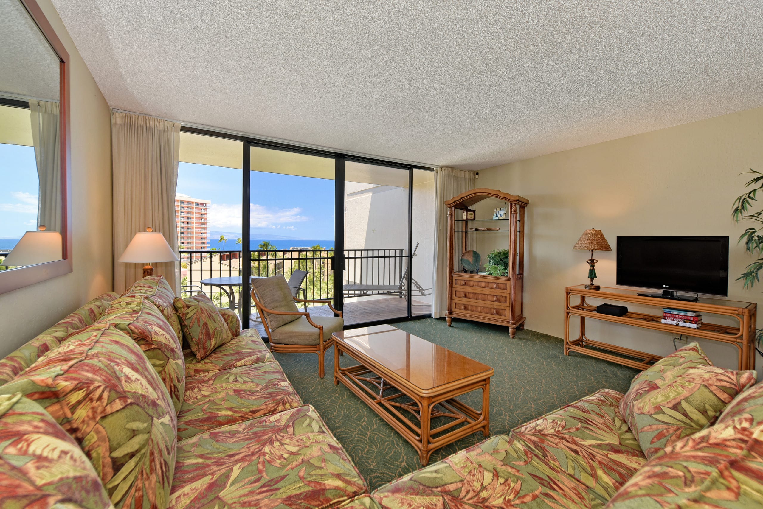 Condo in Lahaina · ★4.57 · 1 bedroom · 2 beds · 1 bath - Image 2