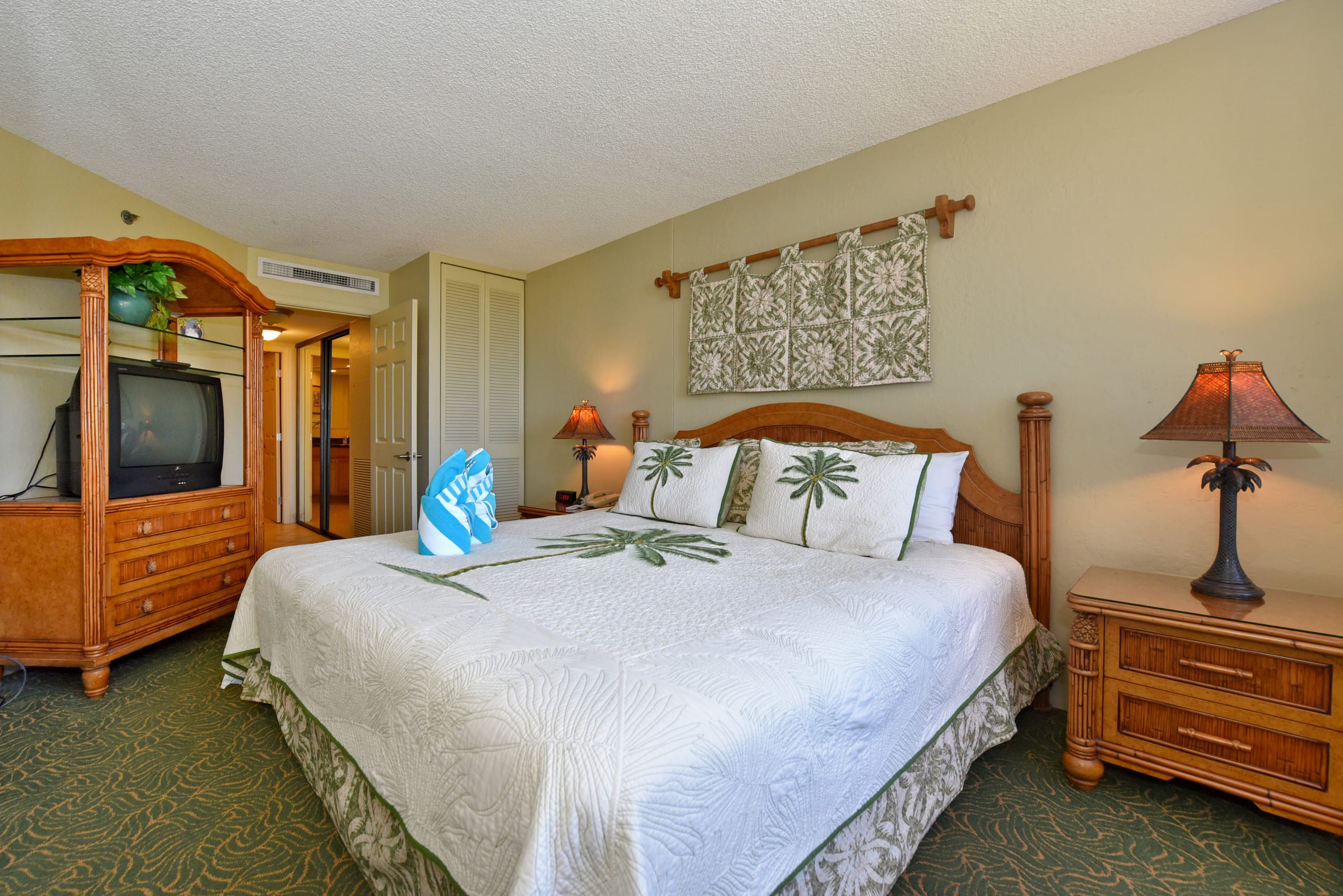 Condo in Lahaina · ★4.57 · 1 bedroom · 2 beds · 1 bath - Image 16