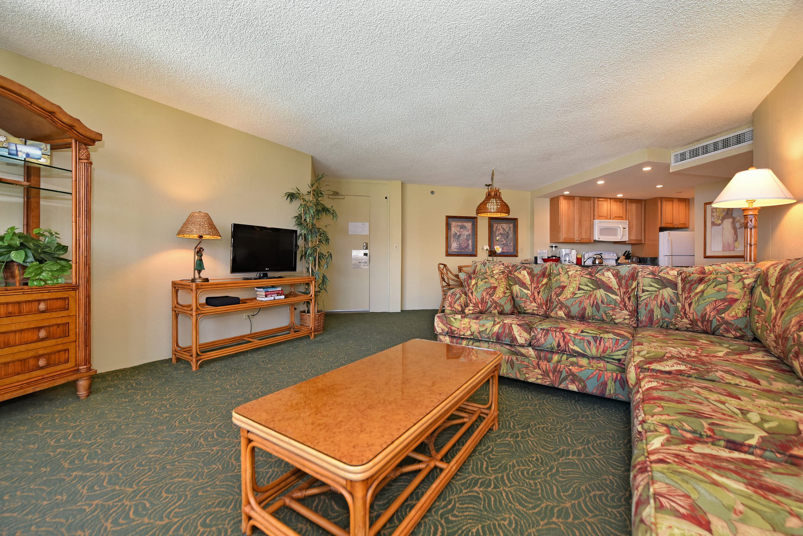 Condo in Lahaina · ★4.57 · 1 bedroom · 2 beds · 1 bath - Image 4