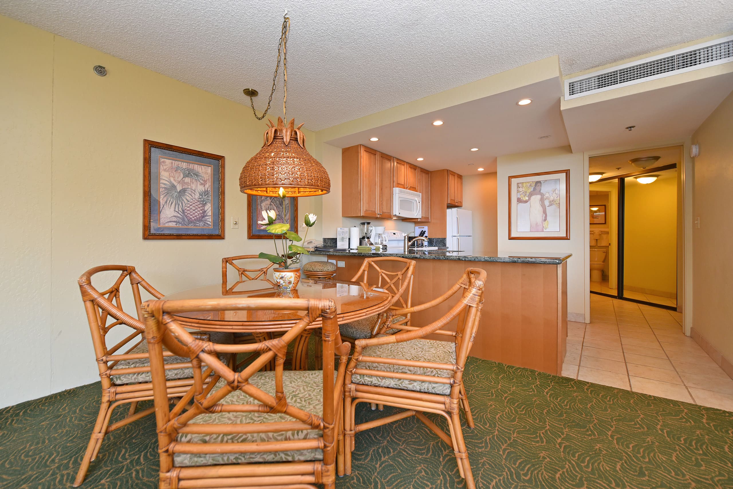 Condo in Lahaina · ★4.57 · 1 bedroom · 2 beds · 1 bath - Image 12