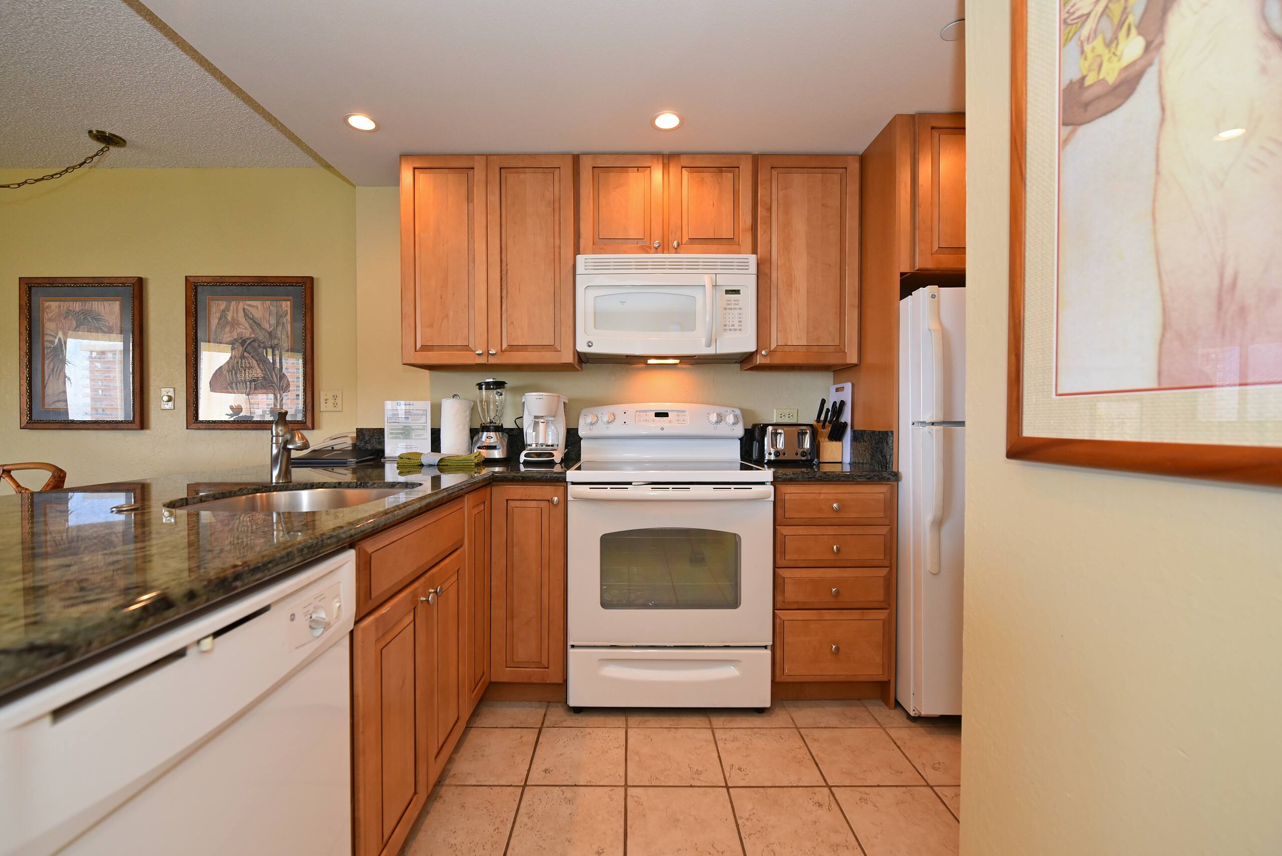 Condo in Lahaina · ★4.57 · 1 bedroom · 2 beds · 1 bath - Image 6