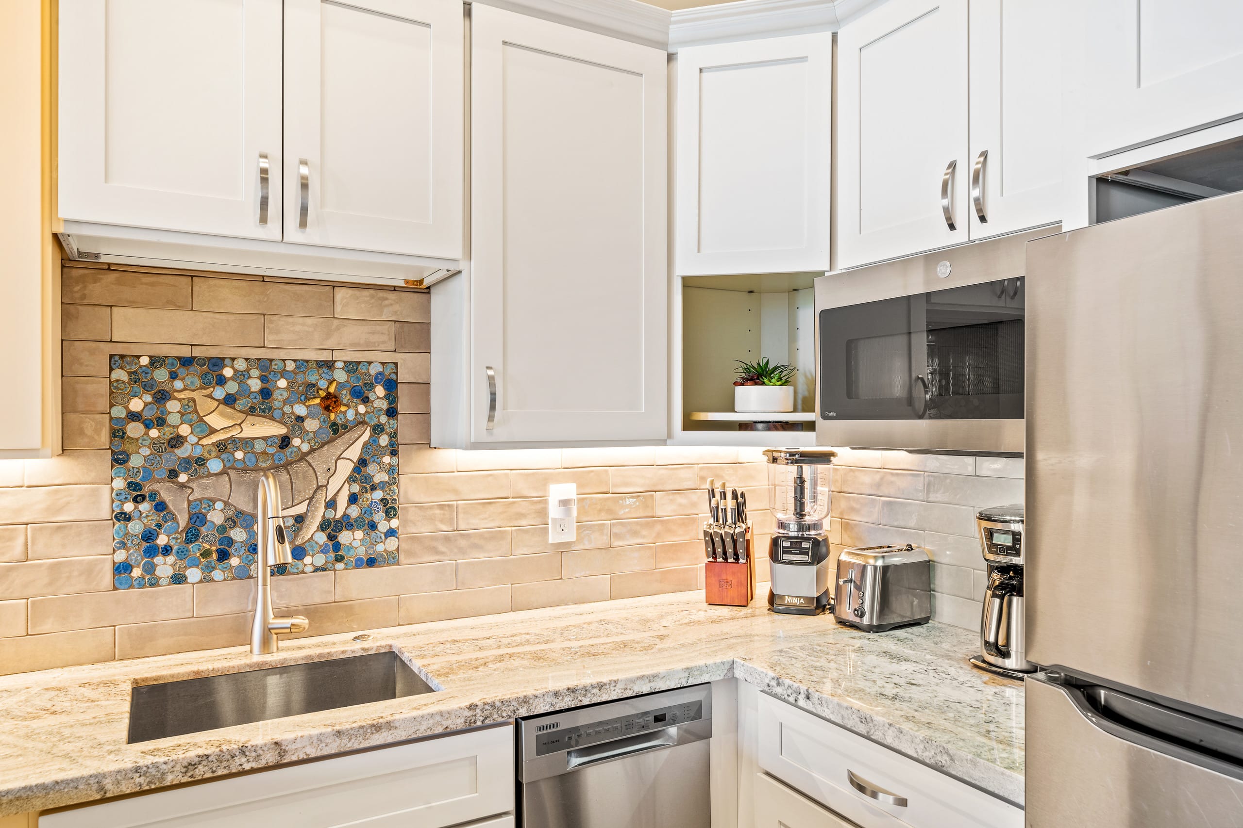 Condo in Lahaina · ★4.77 · 2 bedrooms · 3 beds · 2 baths - Image 12
