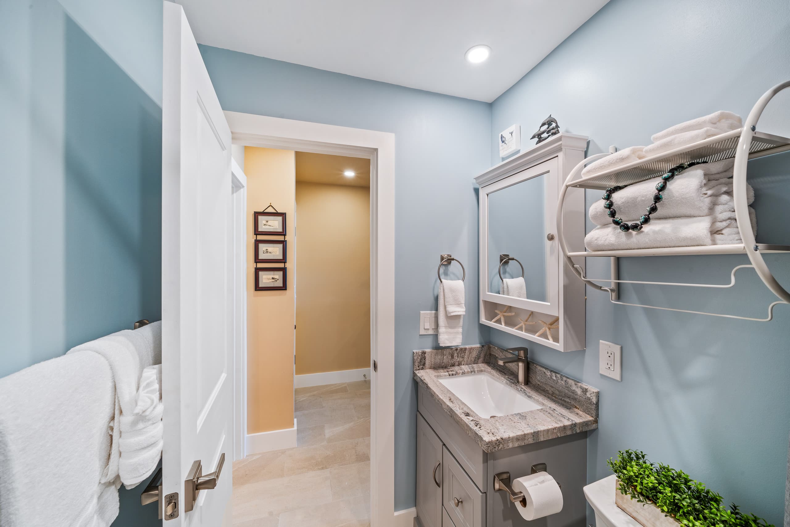 Condo in Lahaina · ★4.77 · 2 bedrooms · 3 beds · 2 baths - Image 25