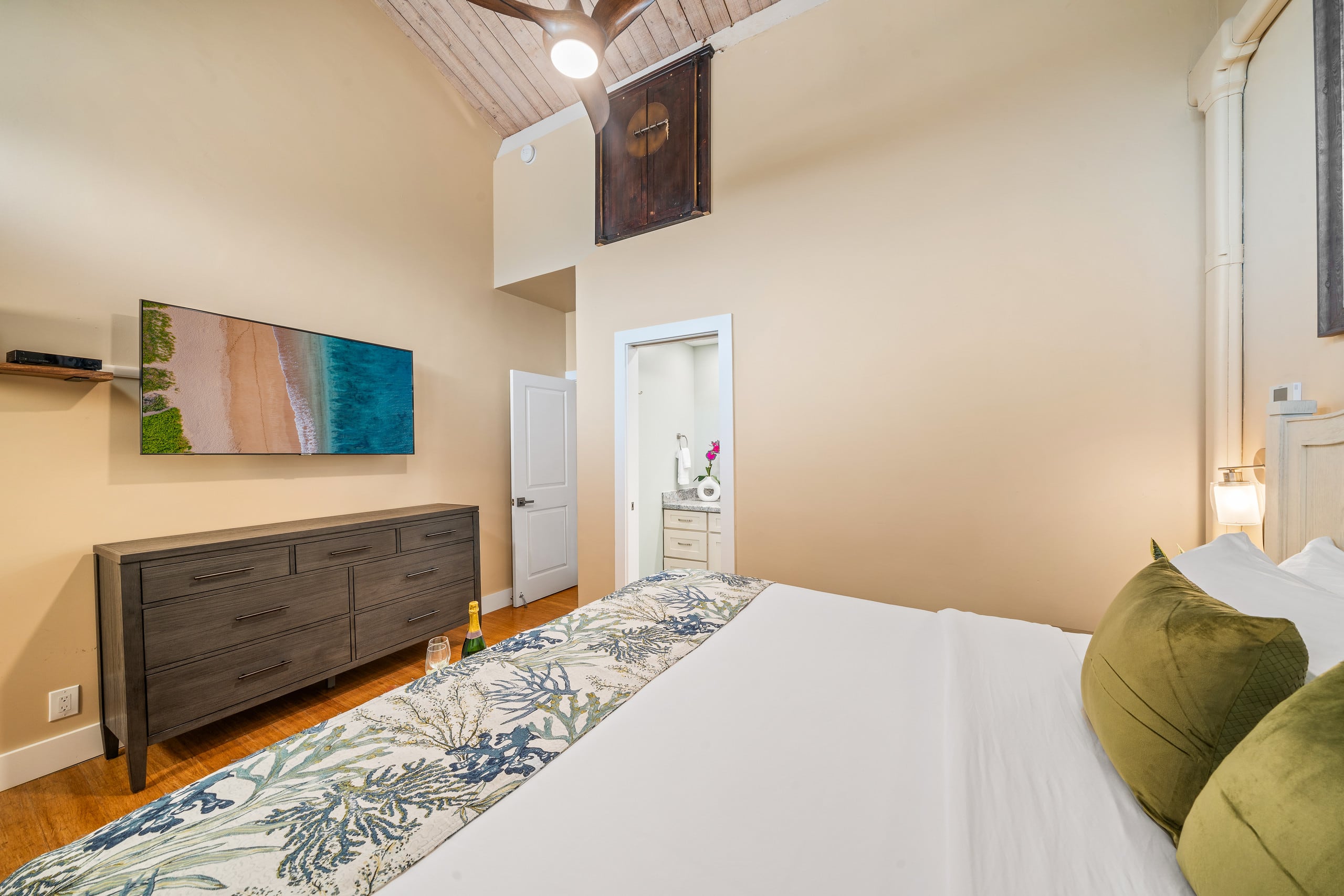 Condo in Lahaina · ★4.77 · 2 bedrooms · 3 beds · 2 baths - Image 22