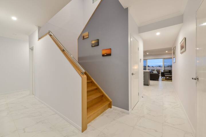 34 Madaffari Drive gallery image 3