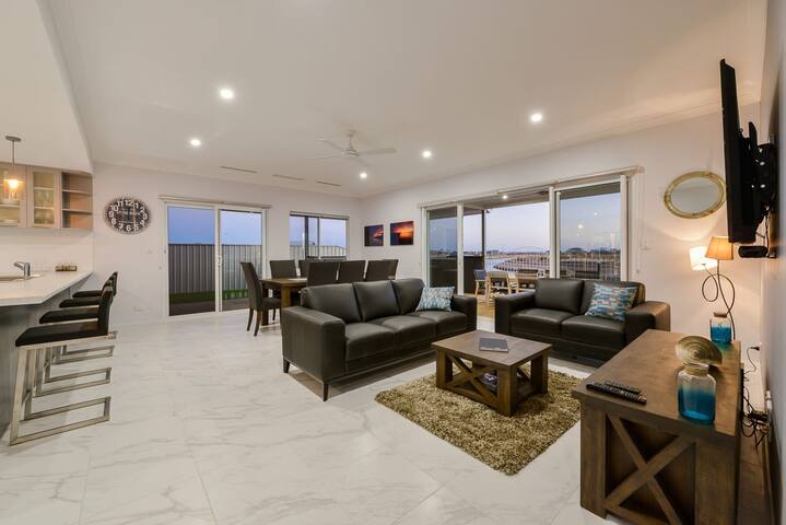 34 Madaffari Drive gallery image 4