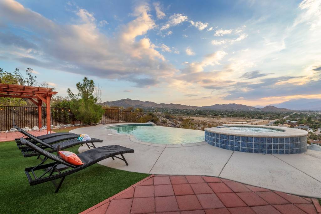 Sunset House Joshua Tree | Infinity Pool Spa Views - Houses for Rent in Yucca Valley, California ...