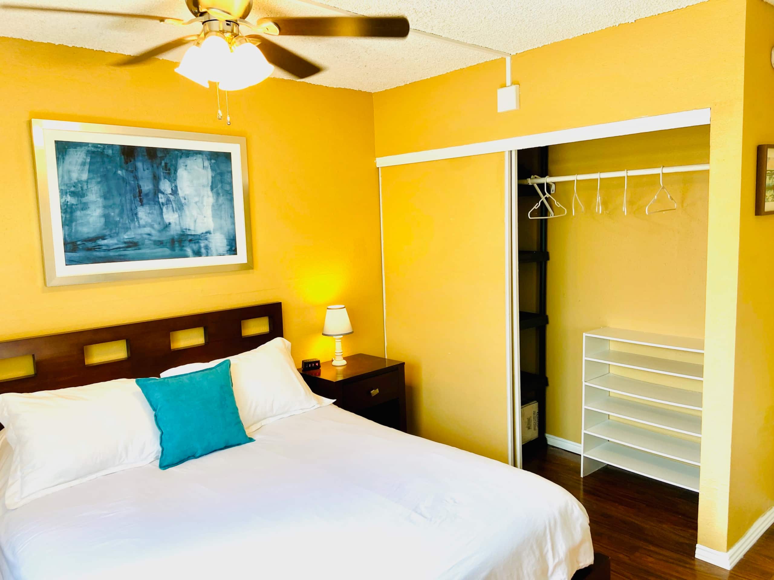 Condo in Kailua · ★4.63 · 2 bedrooms · 3 beds · 1 private bath - Image 3