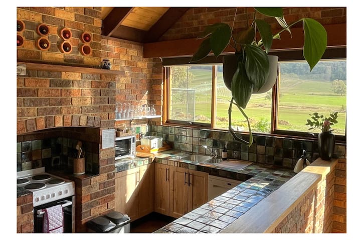 The Cottage – fire’s lit, grab a drink and relax! gallery image 3