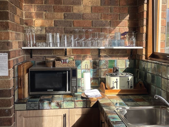 The Cottage – fire’s lit, grab a drink and relax! gallery image 4