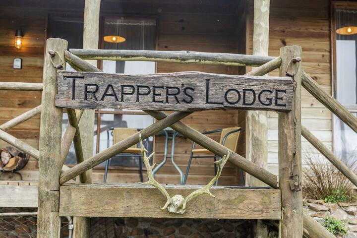 Mole Creek Cabins: Family Size 4 Bedroom Lodge gallery image 4